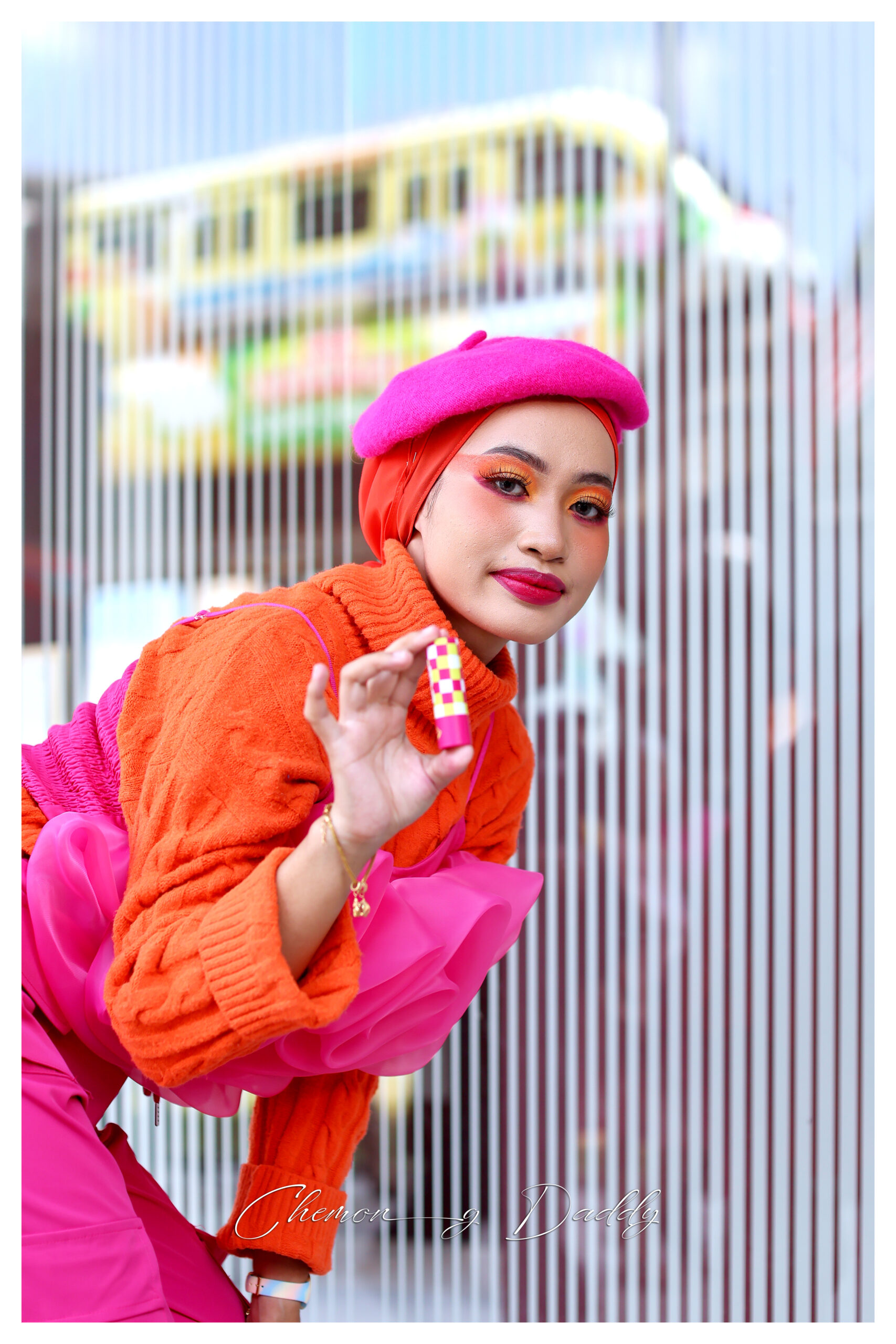 Street Fashion with Lipstick